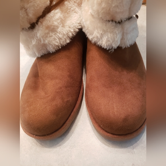 Gorgeous fur lined (inside and out) ankle boots. Never worn. Great condition. - Picture 7 of 8